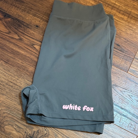 White Fox Biker Shorts EUC Size XL - Picture 2 of 4